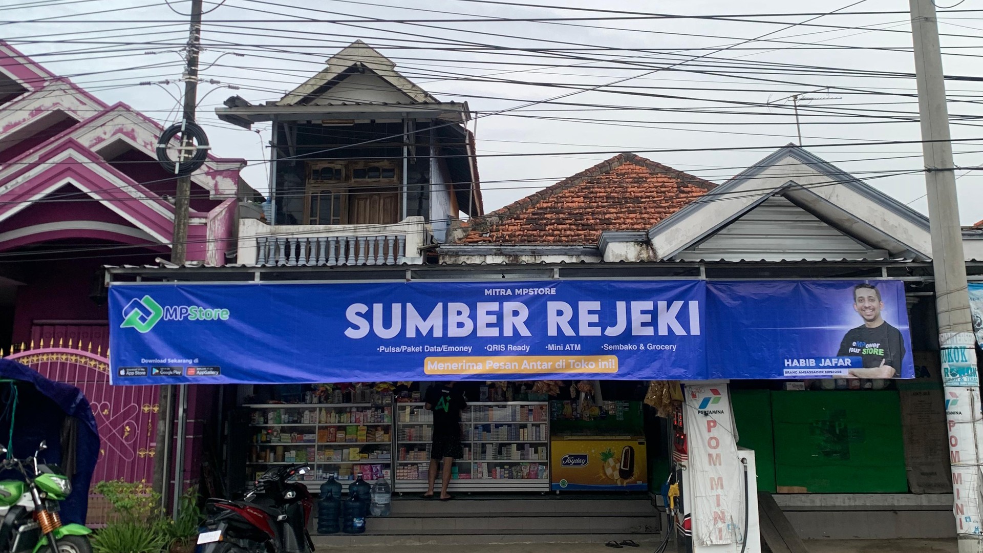 Warung Madura Sumber Rejeki di Burneh, Bangkalan Kini Layani QRIS dan Tarik Tunai