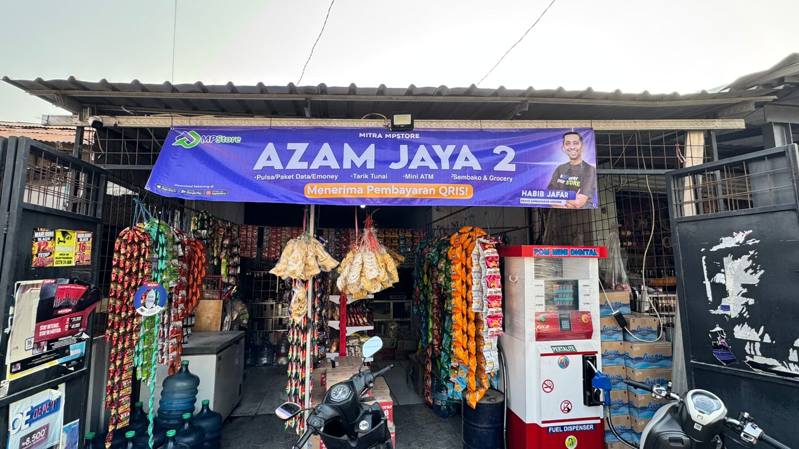 Warung Madura Azam Jaya 2 di Kamal, Bangkalan Jadi Titik Serba Bisa untuk Warga