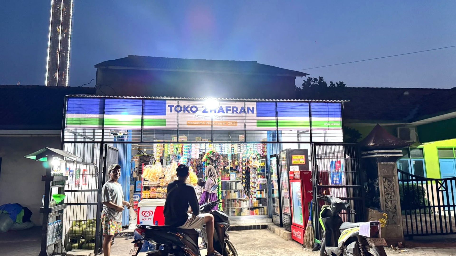Warung Madura Toko Zhafran di Socah Layani QRIS, Tarik Tunai, dan Token Listrik
